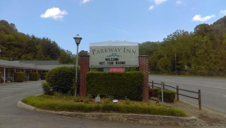 Parkway Inn Waynesville Exterior photo